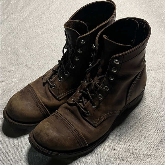 Red Wing Shoes Men's Chestnut Leather Boots - Picture 3 of 3